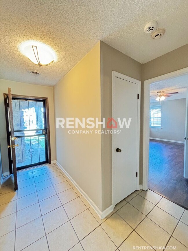 Building Photo - Text the Leasing Team at 901-820-4367 to S...