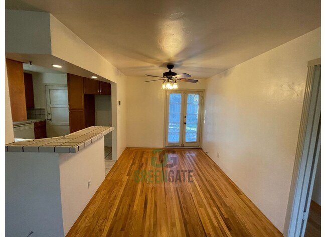 Foto del edificio - 3 BEDROOM 1 BATH HOME IN MODESTO!!