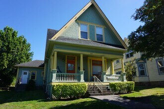 Building Photo - 1318 High St