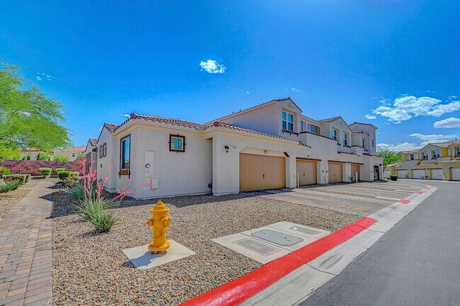 Building Photo - Stunning three bedroom in guard gated Tuscany! Tons of upgrades!