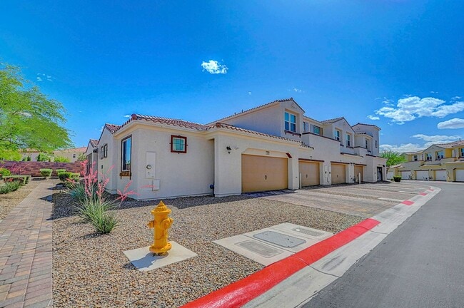 Foto del edificio - Stunning three bedroom in guard gated Tuscany! Tons of upgrades!