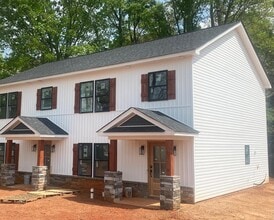 Building Photo - 303 Potts St