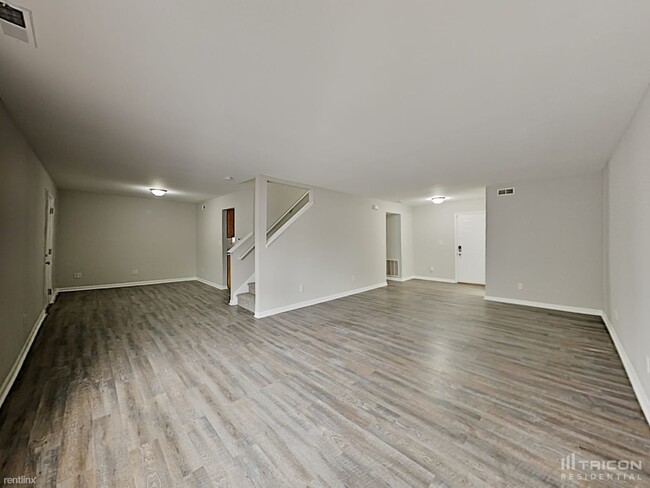 Building Photo - 10334 Kensil St