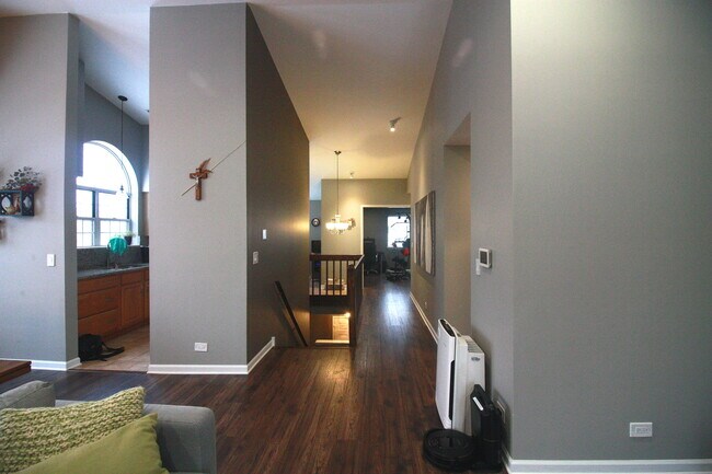 Building Photo - 715 W Happfield Dr