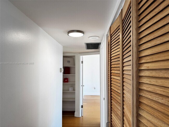 Foto del edificio - 2851 NE 183rd St