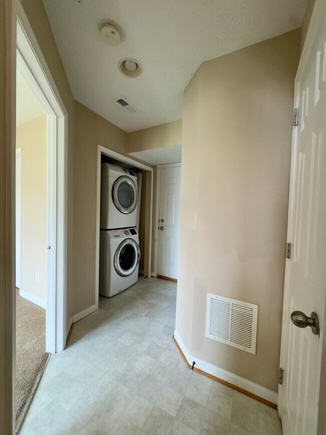 Foto del edificio - Charming 3BD/2BA/2 Half Bath Townhome with Garage in Aberdeen, MD!
