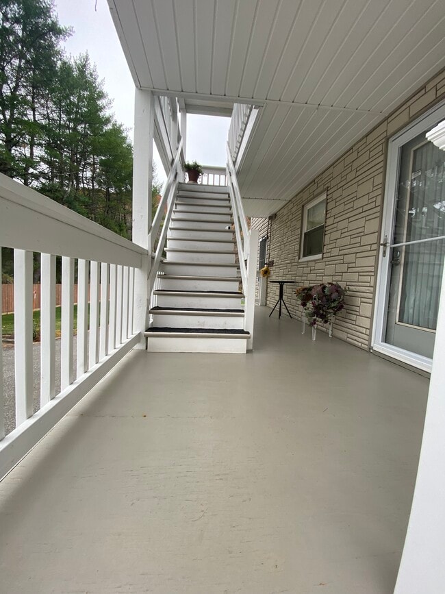 Building Photo - 210 Mount Vernon Ave Building Photo - 210 Mount Vernon Ave