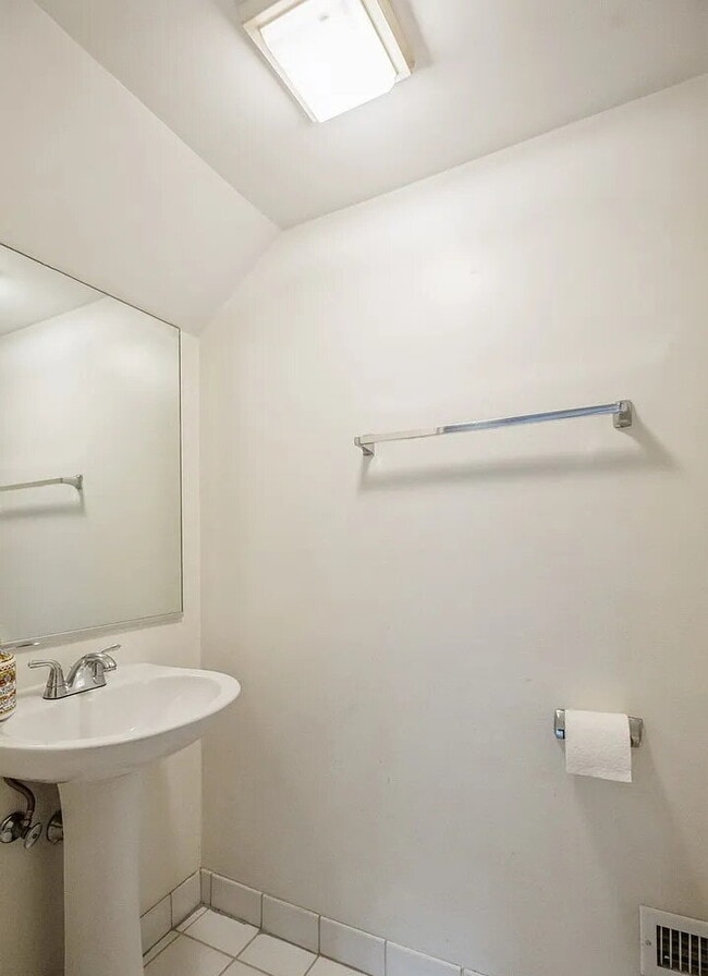 Building Photo - Upscale Living at Its Finest