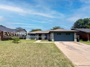 Building Photo - 1800 Willow Vale Dr