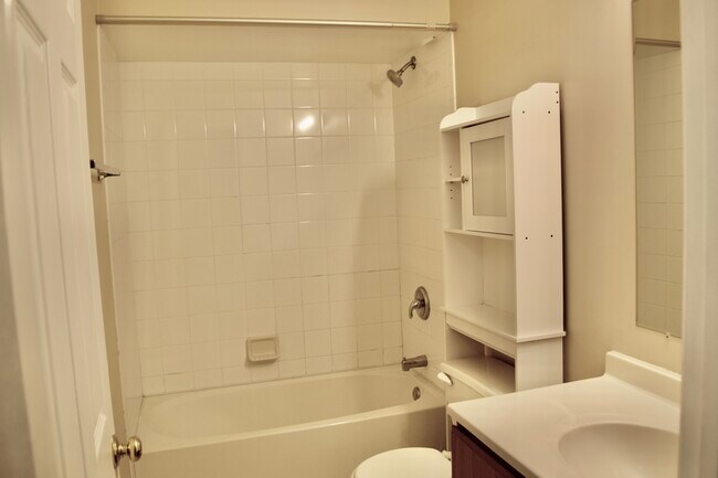 Building Photo - 2322 W Flournoy St