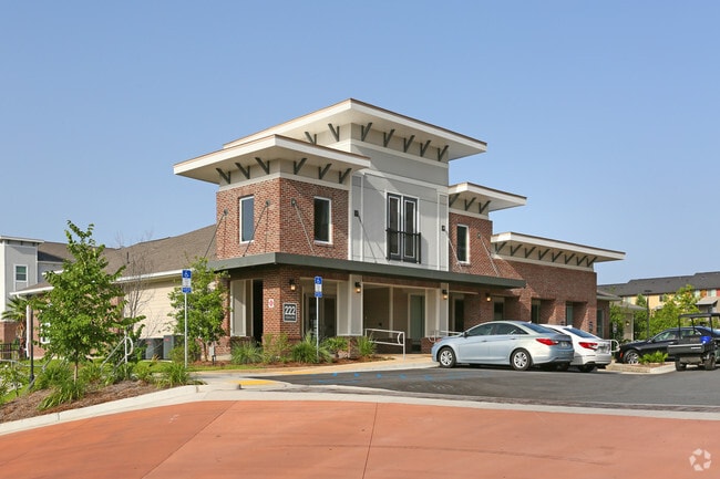 Building Photo - Oktiv