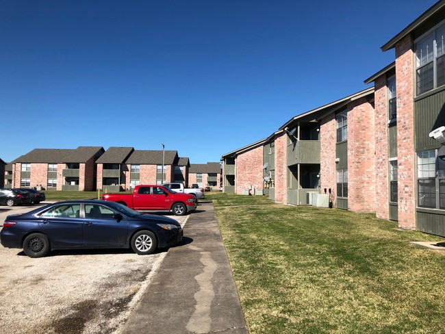 Building Photo - Cottonwood Apartments