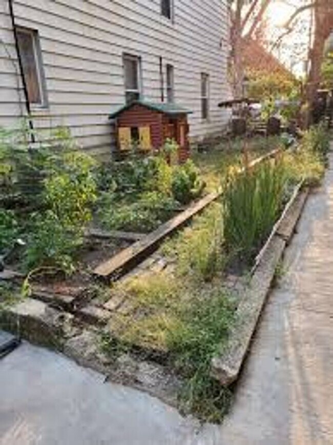 Foto del edificio - 2069 N Leavitt St