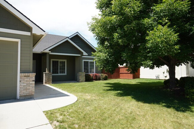 Foto del edificio - 2179 N Justin Way