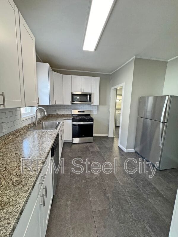 Building Photo - 1626 E Routt Ave