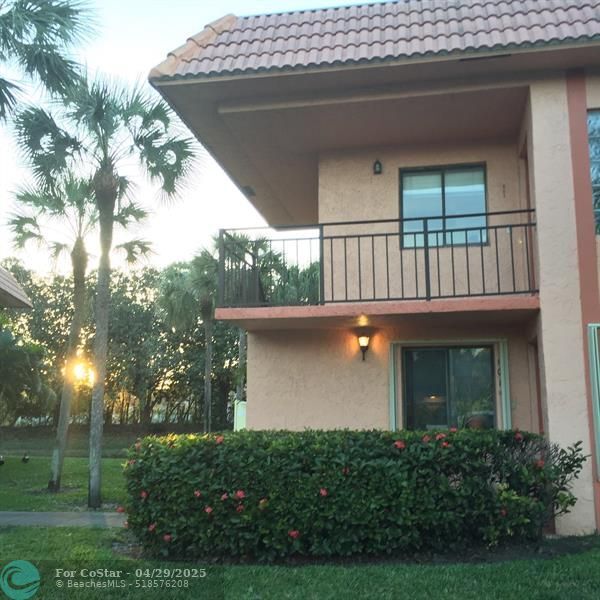Building Photo - 213 Lakeview Dr