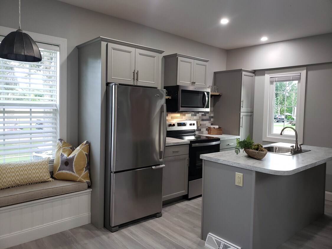 Foto principal - 9143 River Rd