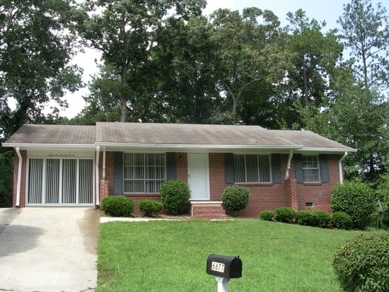 Foto principal - Spacious 3 Bedroom Ranch Under $1,400!