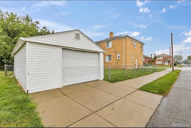 Building Photo - 18514 Schaefer Hwy