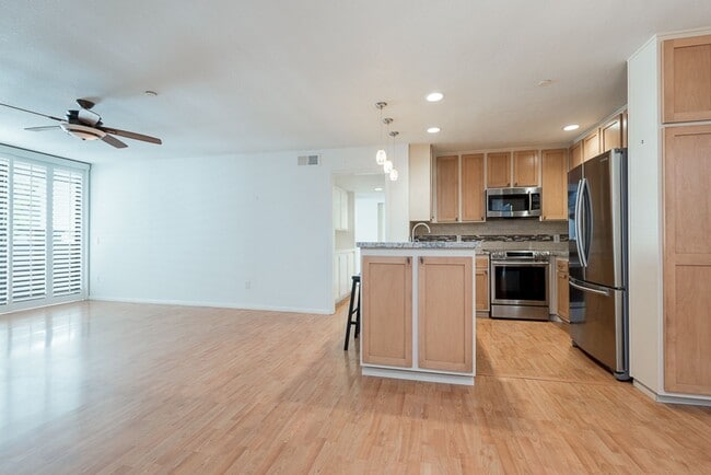 Building Photo - Marina District 2 Bedroom at Marina Park! ...