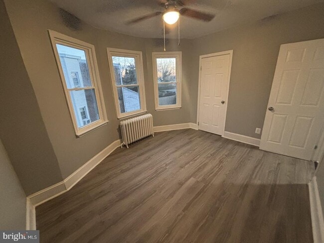 Building Photo - 122 Sharon Ave