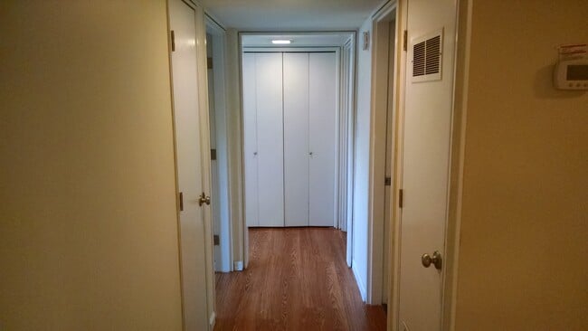 Building Photo - 3BR/2BA Condo Near UT Ag Campus & Vet School