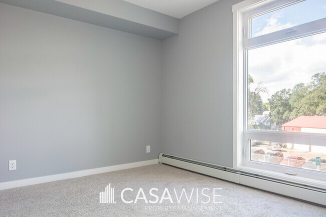 Building Photo - 9113-111 111 Ave NW