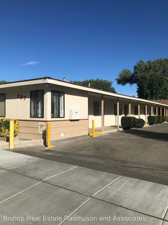 287 E Elm St, CA 93514 Condo for Rent in CA