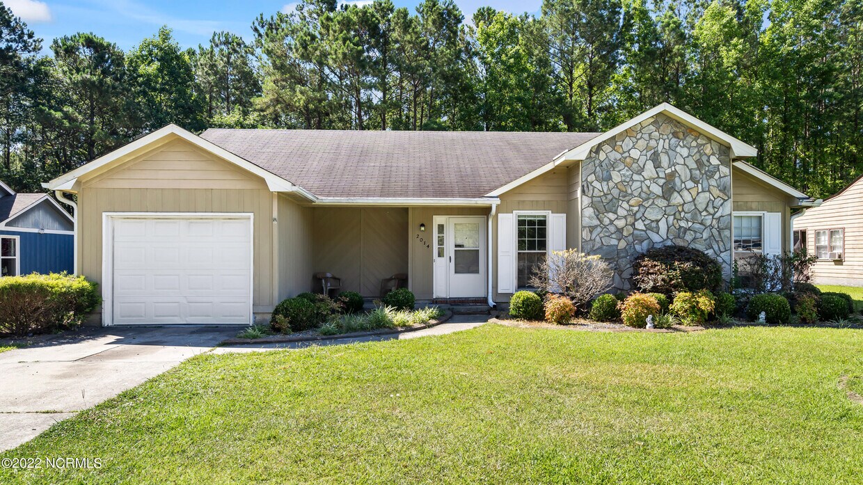 2014 Hunters Ridge Dr, Piney Green, NC 28544 House Rental in Piney Green, NC