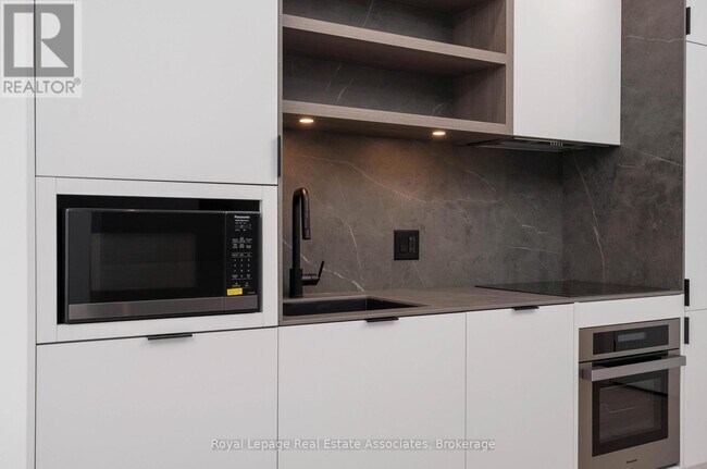 Photo du bâtiment - 55 Charles St E