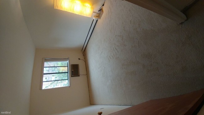 Building Photo - 2 br, 2 bath Townhome - 11227 75th Ave -2Bath