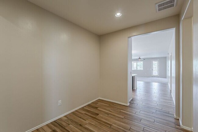 Foto del edificio - Modern 4 Bed Tucson Rental with Spacious K...