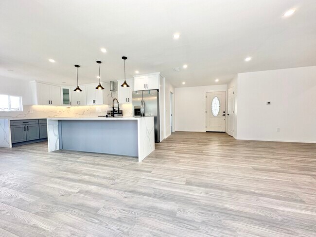 Building Photo - 6243 Platt Ave Woodland Hills, CA 91367