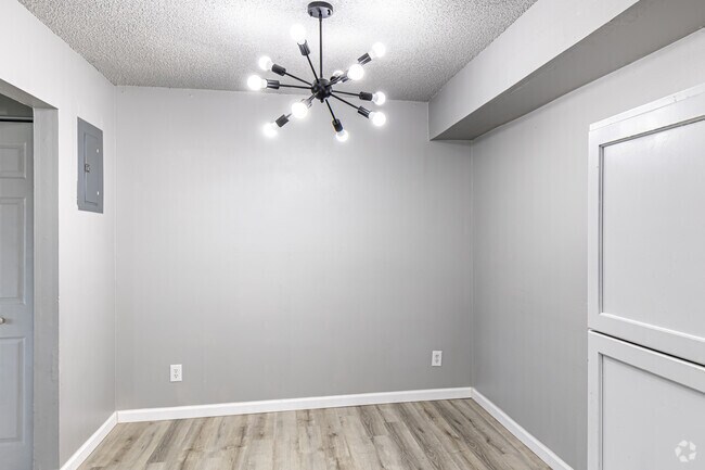 3HAB, 1BA - Comedor de 1025 ft² - Forest Cove