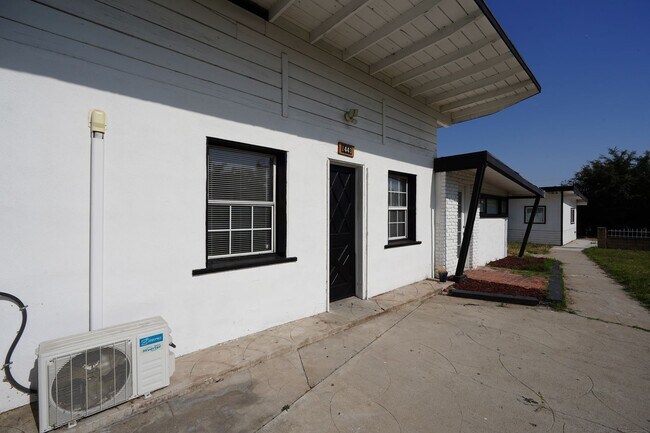 Building Photo - 1443 N Riverside Ave