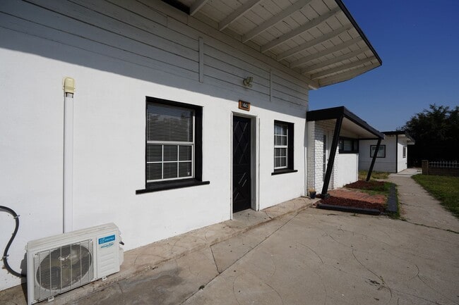 Photo - 1443 N Riverside Ave Apartment