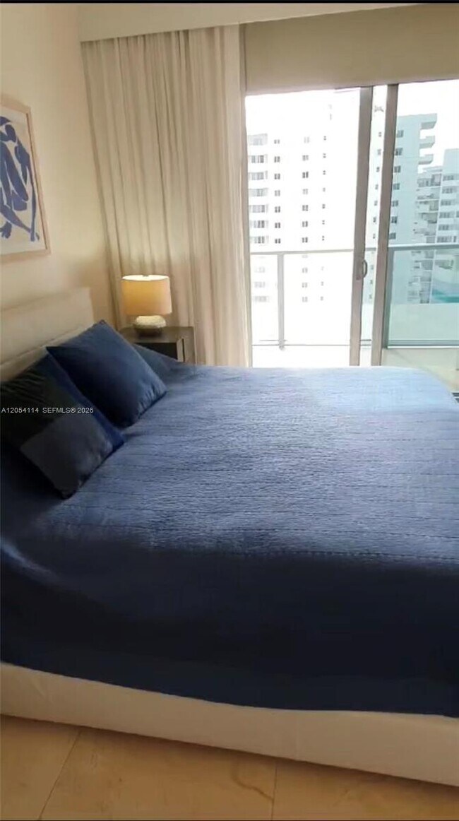Foto del edificio - 1300 Brickell Bay Dr