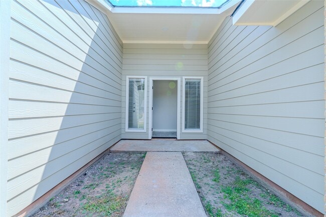 Building Photo - 2714 Flintrock Cir