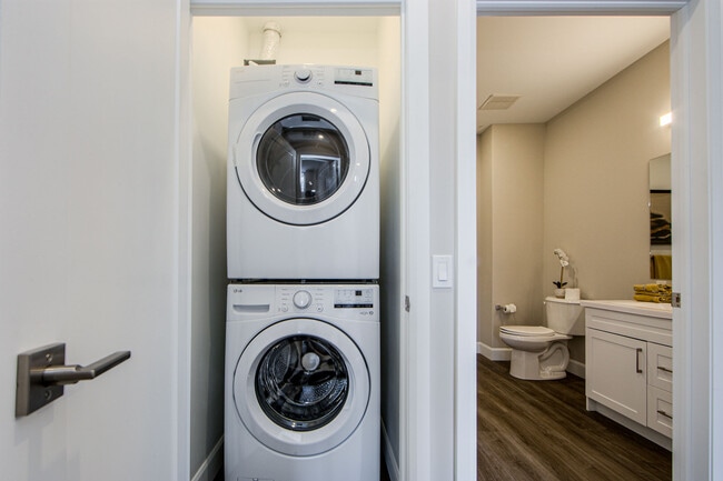 Building Photo - Elio Apartments
