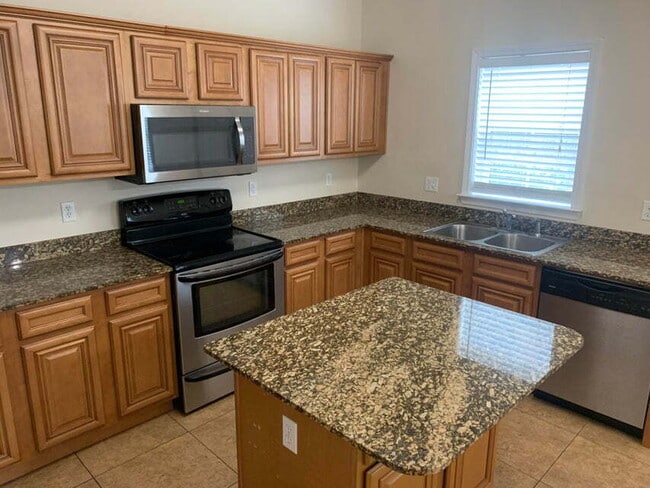 Foto del edificio - "Spacious 3-Bedroom Townhouse Retreat in Fort Walton Beach!"