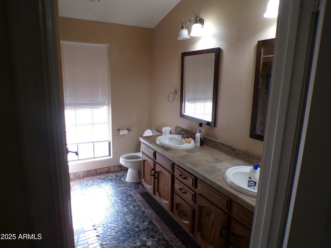 Foto del edificio - 5323 W North Ln