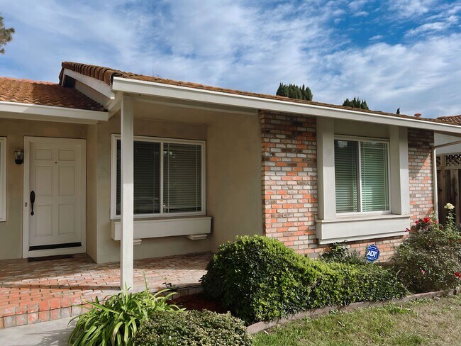 Building Photo - Stunning SJ Home w Expansive Backyard