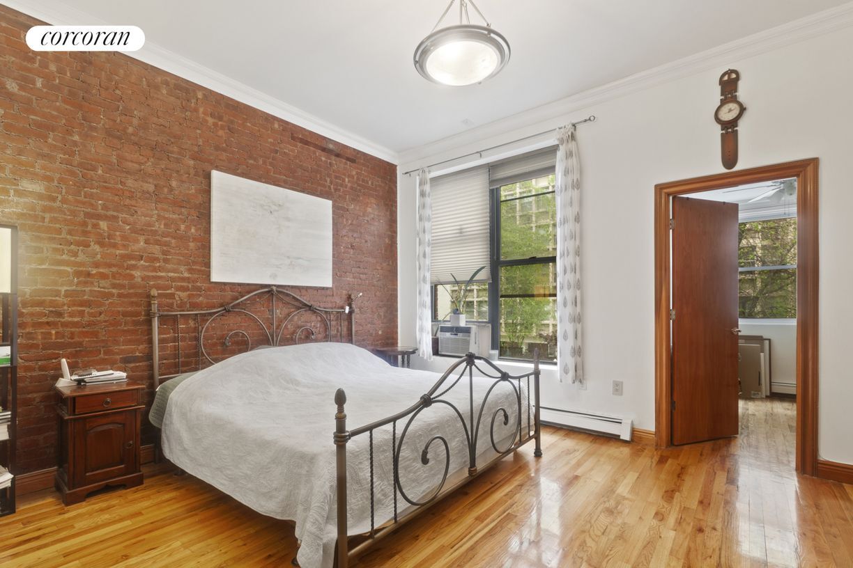 Building Photo - 133 W 95th St