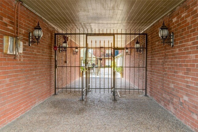 Foto del edificio - 11540 Chimney Rock Rd