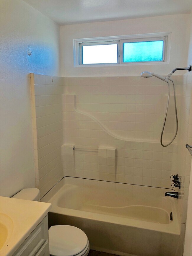 951 W Summerland Ave Unit 3, Los Angeles, CA 90731 Room for Rent in