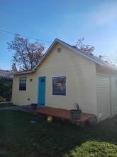 Building Photo - 1211 Niantic St