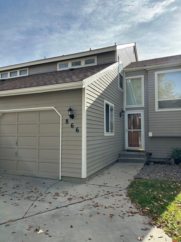 Primary Photo - Beautiful 2 bed 1.5 bath townhome in Boise!