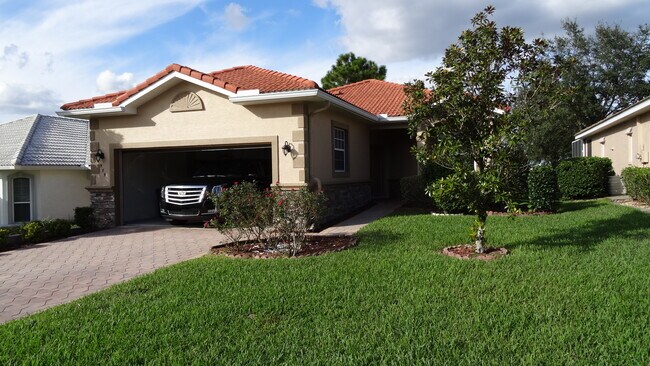 Foto del edificio - 979 West Skyview Crossing Drive
