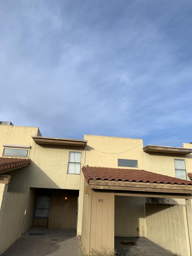 Primary Photo - 953 N Camino Seco