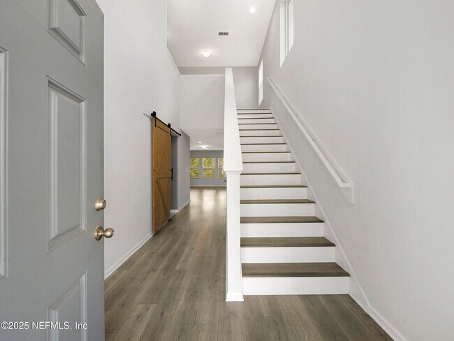 Foto del edificio - 597 Meadow Ridge Dr